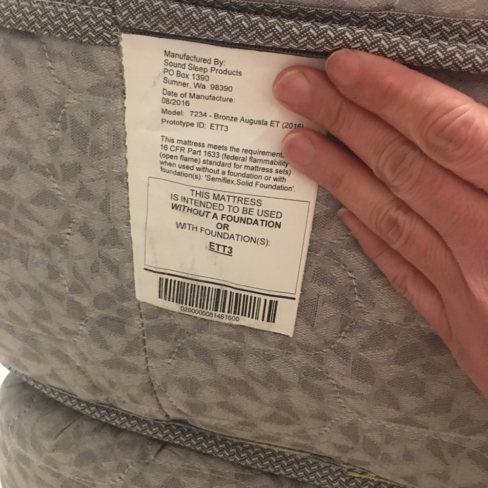 Queen mattress - Picture 3 of 4